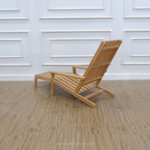 teak outdoor lounge chair