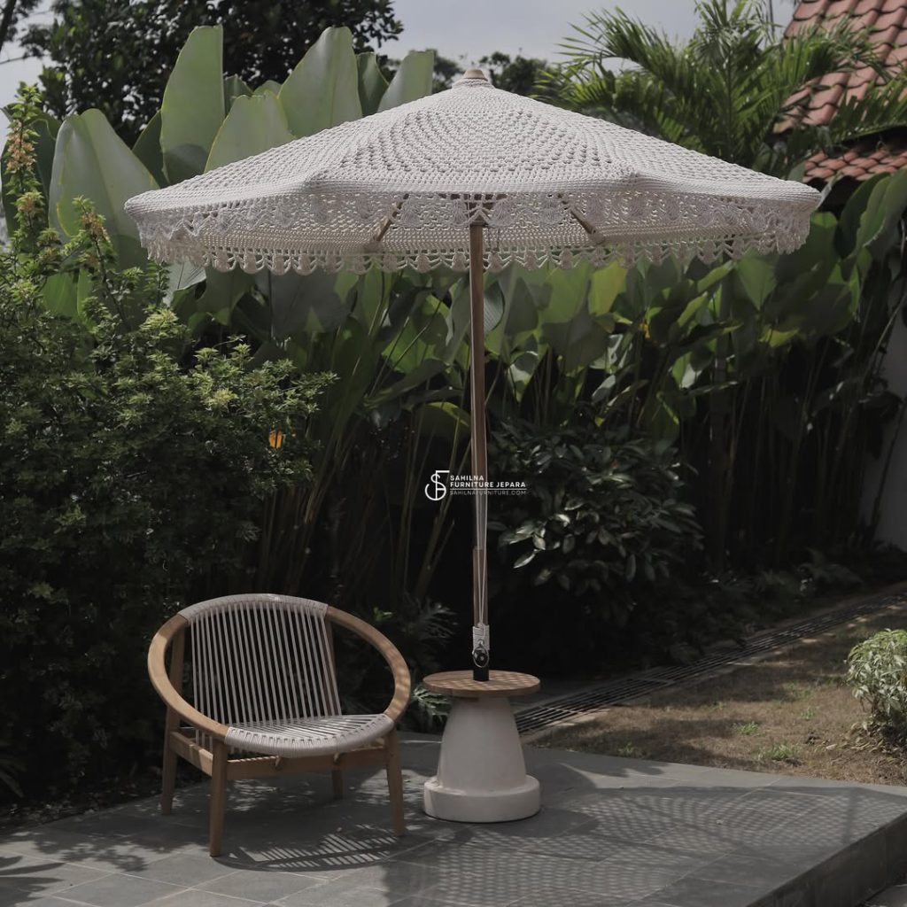 teak and rope lounge chair